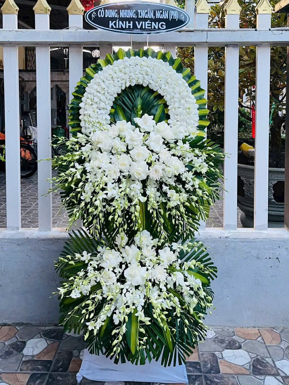 Giỏ Hoa Hồng Đỏ Nhung Kiêu Sa Quý Phái